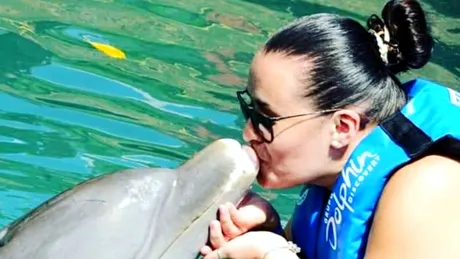 Corina Cernea: ”Mi-am dorit o poză cu un delfin și am ajuns în 80 de țări”