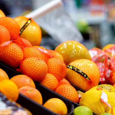 Portocale cu pesticide, vândute în magazinele din România. Importatorul le schimba eticheta și ambalajul