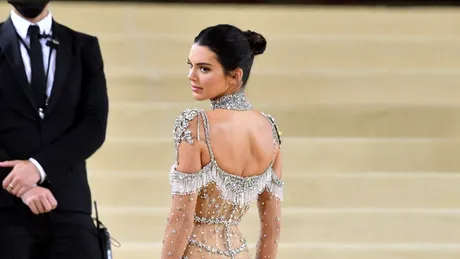 Cele mai transparente rochii de pe covorul roșu