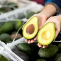 Atenție pentru toți cei care cumpără avocado. Supermarketurile se pregătesc pentru o problemă