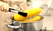 Vrei un porumb fiert cât mai gustos? Momentul în care trebuie pus în apa clocotită pentru a rămâne fraged