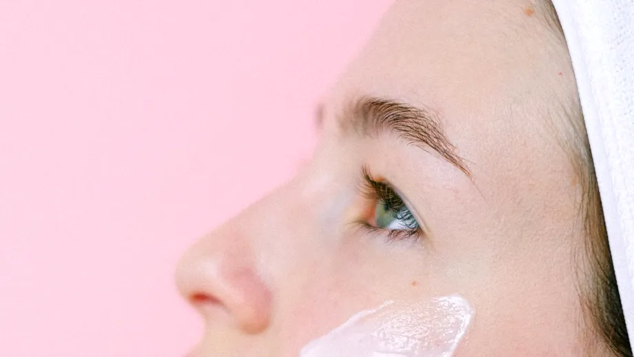 Îngrijirea tenului la 20, 30, 40, respectiv 50 de ani. Sfaturile specialistului