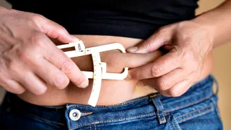 Dezechilibrul hormonal și slăbitul: de ce nu reușești să slăbești și ce te ține blocată după 30 de ani