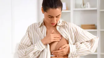 Cum se simte, de fapt, un nodul canceros la sân?