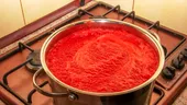 Cum se face sucul de roșii pentru iarnă - REȚETA. Condimentul care îi dă un gust nemaipomenit