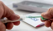 Ai observat sânge în scaun? Testele care nu trebuie amânate