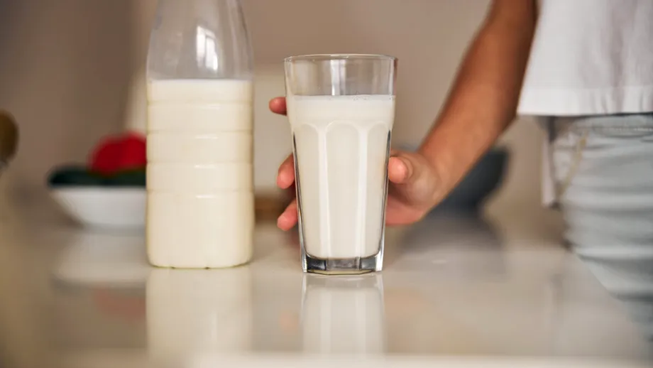 La ce oră e bine să bei laptele? Atunci absoarbe organismul toate vitaminele și mineralele
