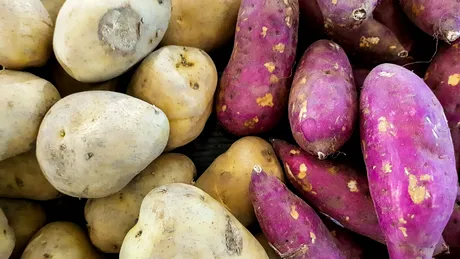 Alimentul pe care o femeie l-a consumat toată viața și a ajuns la vârsta de 104 ani. Se găsește și pe tarabele din România, dar nu mulți știu cum să-l mănânce