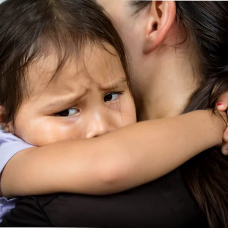 Anxietatea de separare la copii: cum o recunoști și ce poți face ca părinte