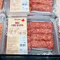 Din ce sunt făcuți mititeii marcă proprie din Auchan. Mulți români îi cumpără pentru grătarul de 1 Mai