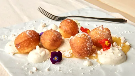 Mini papanași cu Hochland brânză de vaci / Desertul preferat al românilor