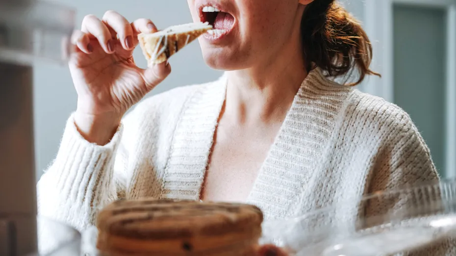 Foamea permanentă nu e normală! Ce se întâmplă, de fapt, cu tine când simți nevoia să mănânci încontinuu