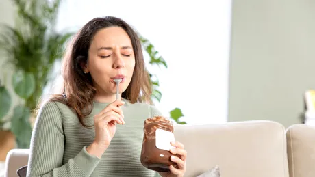De ce ni se face poftă de dulce imediat după masă? Explicația pe care puțini o iau în calcul