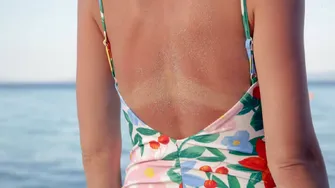 Ce se întâmplă în piele când alternezi bronzul natural cu solarul