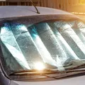 Nu lăsa aceste obiecte în mașină pe caniculă. Căldura din interior poate depăși 50 de grade și poate crea pericole