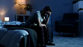 Obiceiul nocturn care poate semnala un risc de cancer și pe care mulți îl ignoră