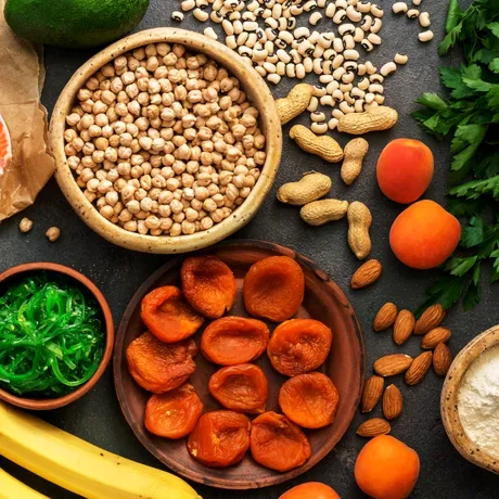 Alimente care reduc colesterolul. Ce nu trebuie să-ți lipsească din farfurie