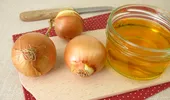 Miere cu ceapă pentru tuse: ce efect poate avea acest remediu tradițional?