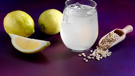 Apa de orz, băutura miraculoasă care sprijină digestia, previne diabetul și accelerează slăbirea