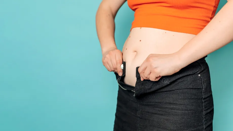 Trucul de 5 minute care te scapă imediat de balonare după masă. Recomandarea unui nutriționist