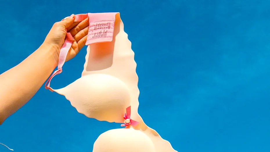 De ce nu e bine să dormi cu sutienul pe tine?