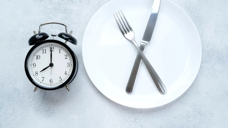 Ce se întâmplă, de fapt, dacă ții post intermitent. Din ce în ce mai mulți români încearcă să slăbească așa