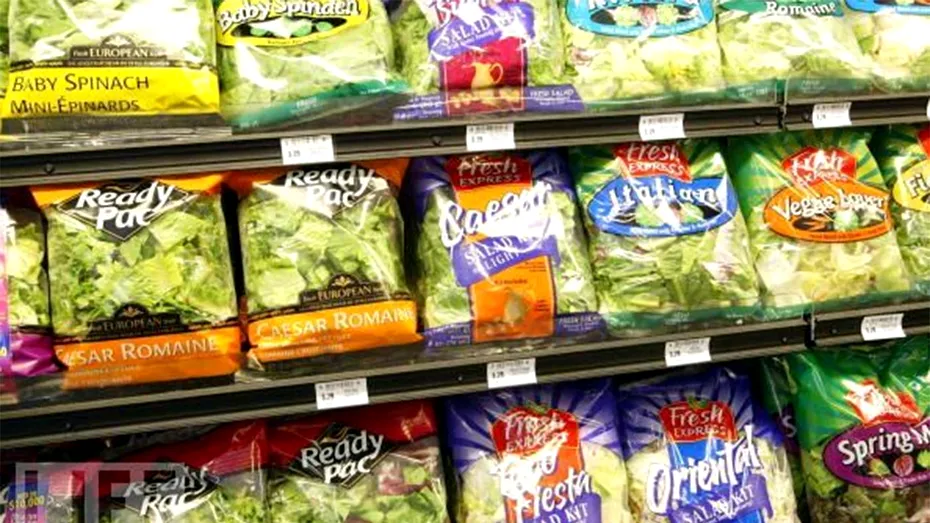 Trebuie sau nu spălată salata la pungă cumpărată din supermarket? Ce au descoperit oamenii de știință