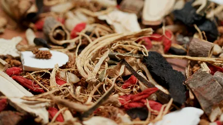 Ingredientul care te ajută să treci cu bine de sezonul gripelor și al răcelilor