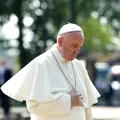 Papa Francisc a suferit două episoade de insuficiență respiratorie acută. Este ventilat mecanic