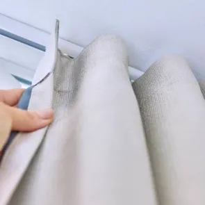 De ce e bine să dormi cu draperiile trase. Obiceiul banal care îți poate salva inima