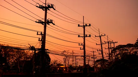 Pană de curent în plină caniculă? Obiectele pe care trebuie să le ai în casă când temperaturile sar de 40°C