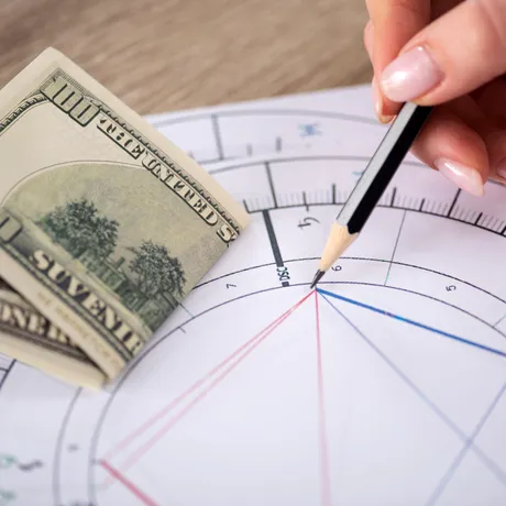 Horoscop financiar octombrie 2025. Zodiile care atrag bani și cele care trebuie să fie prudente la finanțe