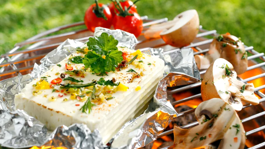 Brânza aparent „sănătoasă”, dar care este o bombă calorică. Îngrașă mai rău decât ceafa pe grătar