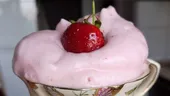 Mousse de căpșuni – rețeta delicioasă și răcoroasă cu doar 3 ingrediente