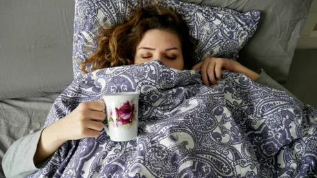 Cele mai bune 5 ceaiuri pentru somn liniștit. Ce să bei înainte de culcare ca să dormi mai bine