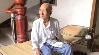 Un chinez a ajuns la 101 ani și spune că se simte excelent. Ce mănâncă zilnic și ce băuturi consumă, deși nu respectă regulile unei diete sănătoase