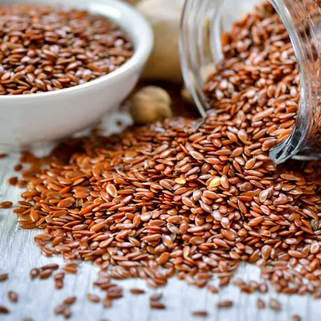 Cum să consumi semințe de in pentru o creștere maximă a părului. Una sau două linguri pe zi fac minuni