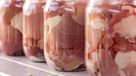 Carne la borcan – Conservare și gust autentic pentru iarnă