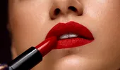 De ce rujul roșu face femeile să se simtă mai încrezătoare. Ce spun psihologii