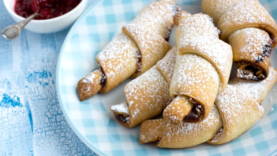 Rețeta tradițională de cornulețe fragede și delicioase. Secretul gospodinelor pentru aluat perfect