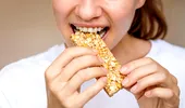 Batoane proteice: 5 variante simple și nutritive de făcut acasă