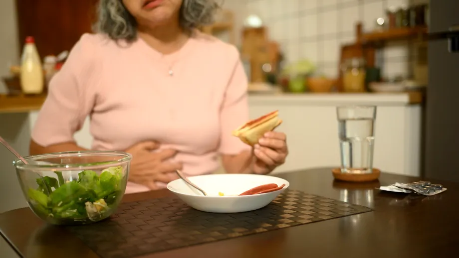Credea că balonarea de după masă este provocată de gaze. După doi ani, investigațiile au arătat o problemă gravă