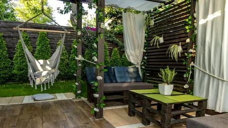 Soluția naturală din două ingrediente care îți curăță rapid terasa! E impecabilă în doar 20 de minute