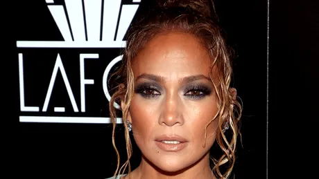 Cele mai adânci decoltee de la Hollywood