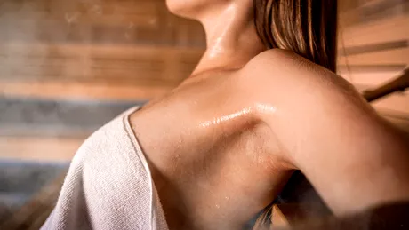 Alimente și băuturi care te fac să transpiri excesiv și să miroși urât