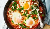 Huevos rotos, rețeta spaniolă care transformă cartofii și ouăle într-un preparat irezistibil