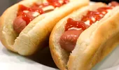 Un hot dog ar putea scurta viața cu 36 de minute, potrivit unui studiu