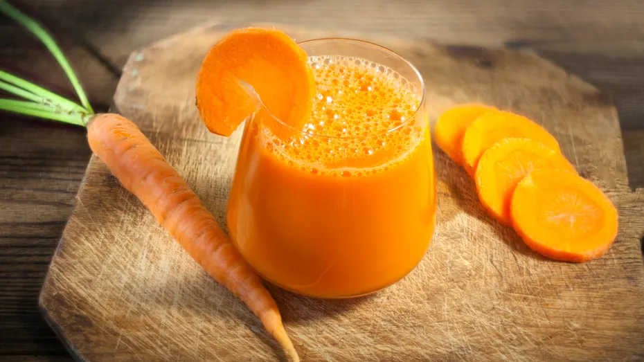 A ținut o dietă cu suc de morcovi ca să scape de cancer. Ce s-a întâmplat cu femeia, după ce a băut 13 căni pe zi