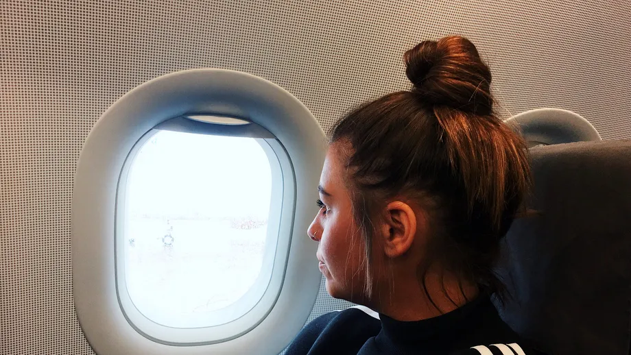 Motivul TERIFIANT pentru care să nu-ți rezervi loc la geam în avion