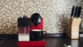 Soluția simplă care îți poate salva cafeaua de dimineață. Cum îți cureți corect cafetiera acasă